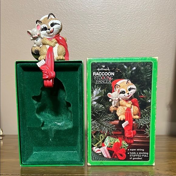 Vintage Hallmark Raccoon Stocking Hanger - Picture 1 of 3